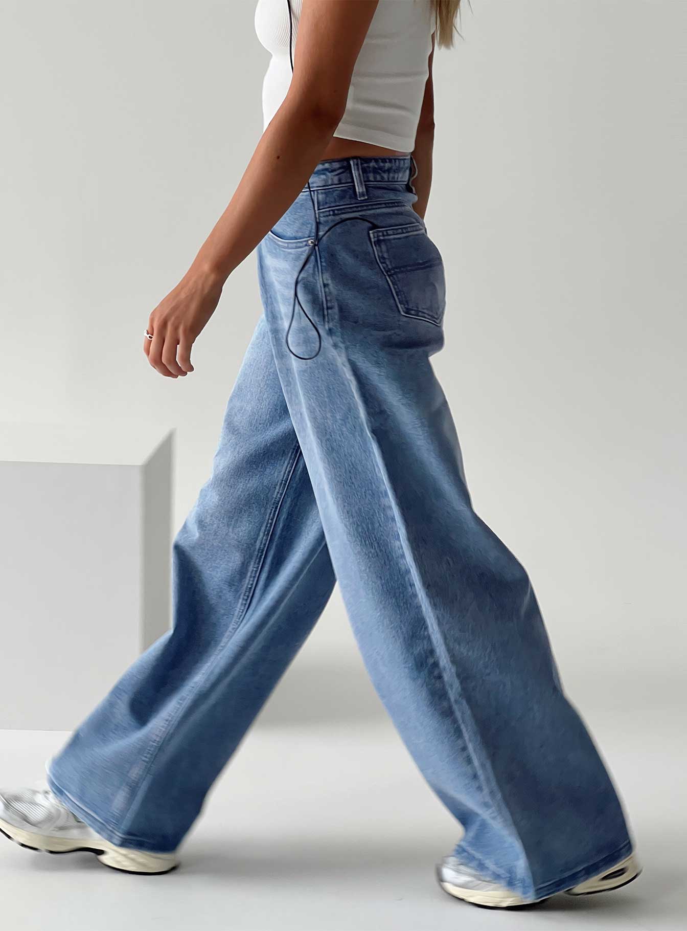 Naylor Mid Rise Wide Leg Jeans Light Blue Wash