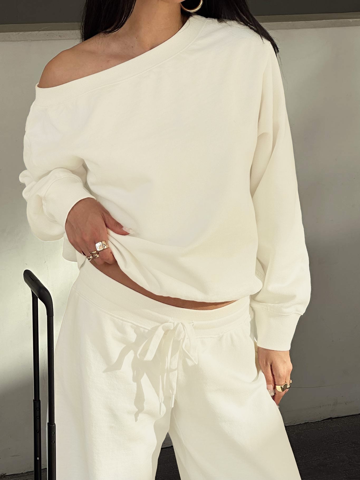 Wellness Off The Shoulder Jumper Washed White