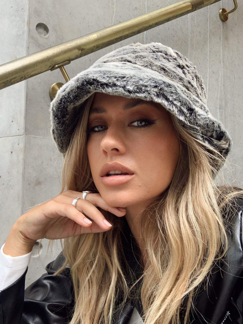 Delvey Fluffy Hat Grey