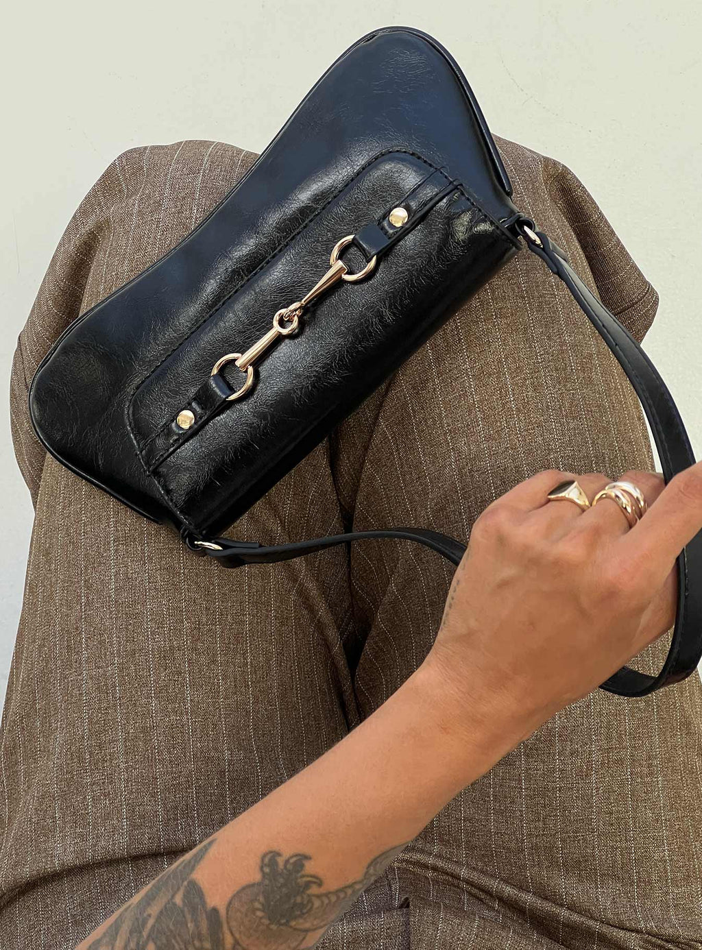 Pulse Shoulder Bag Black / Gold