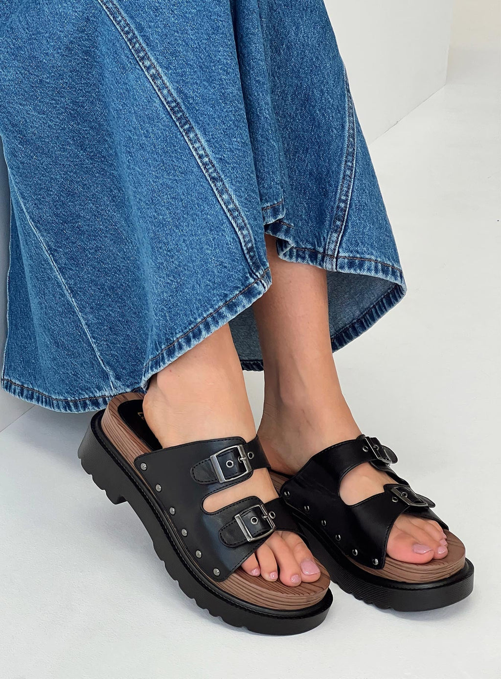 Slow Motion Sandals Black