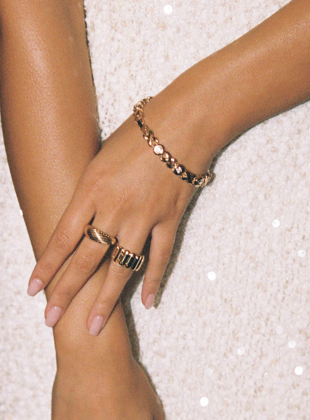 With A Kiss Bracelet Gold