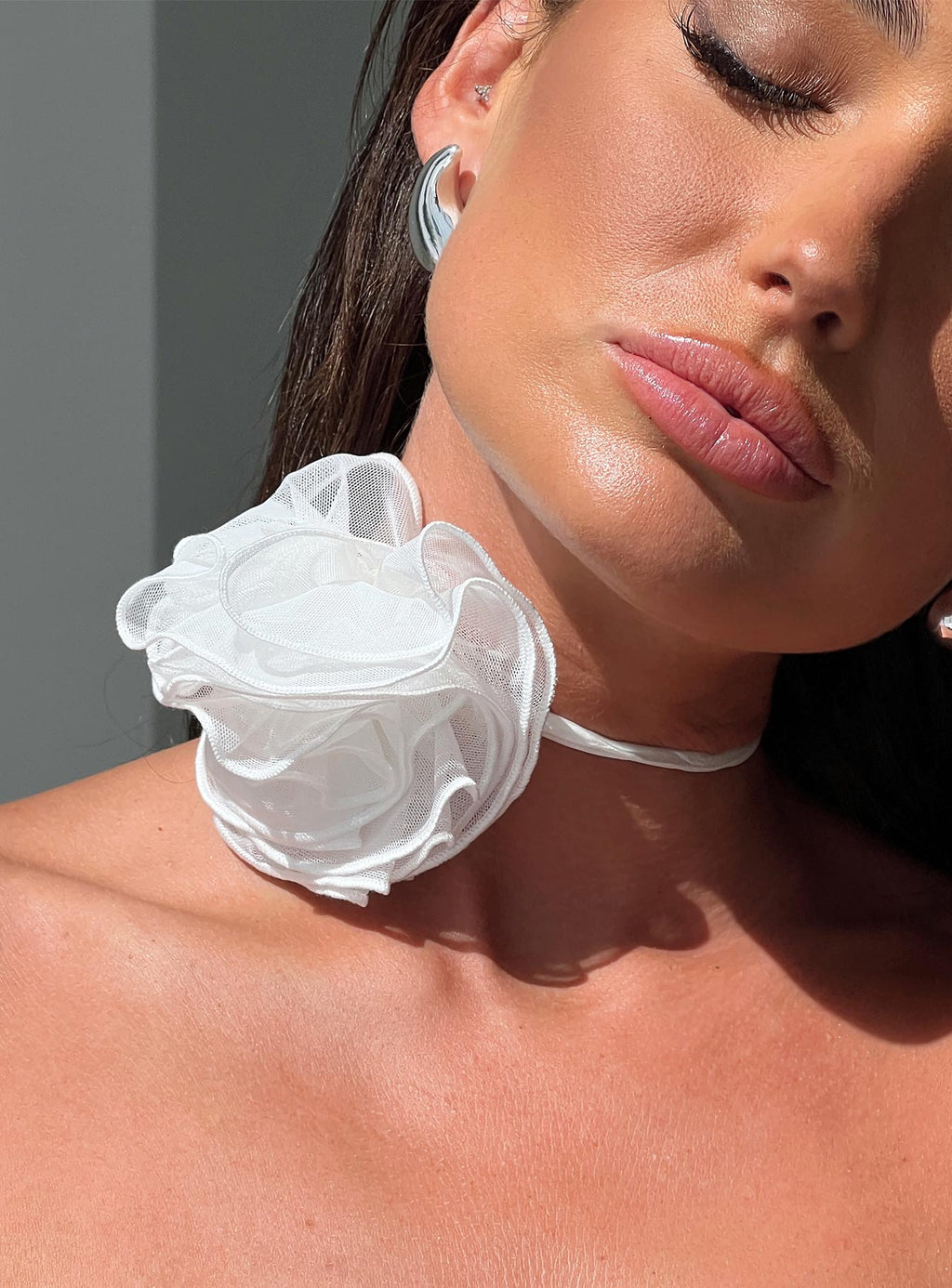 Shaey Flower Neck Tie White