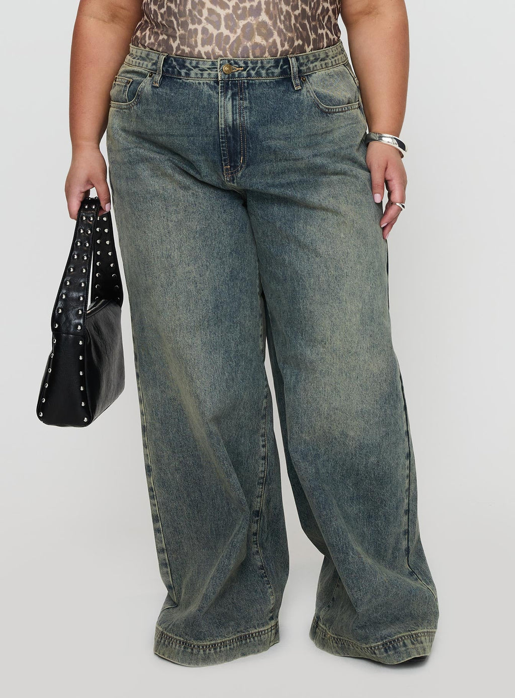 Ribbon Stamp Low Rise Wide Leg Jeans Antique Wash Curve