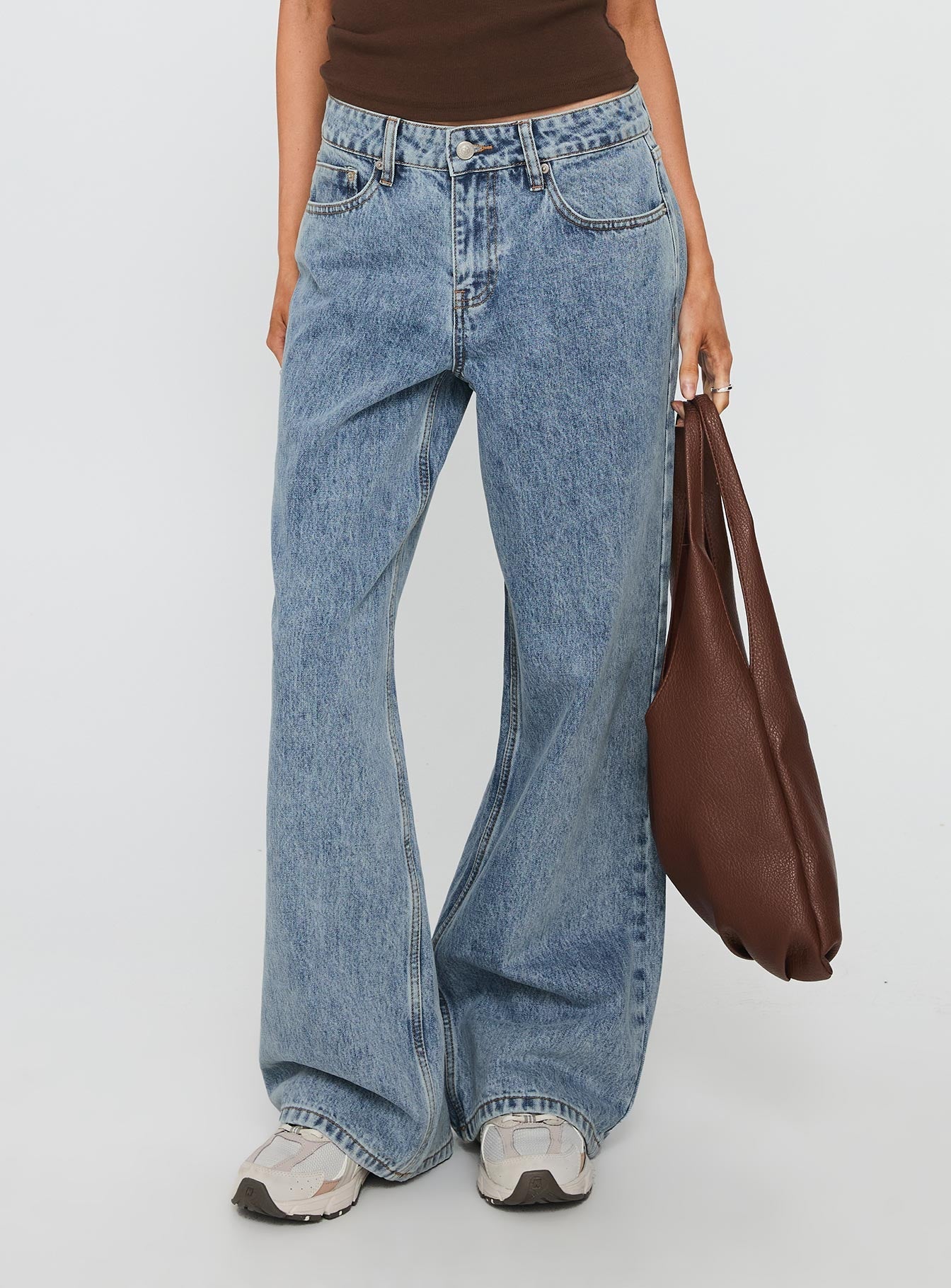 Shima Low Rise Straight Leg Jeans Light Wash