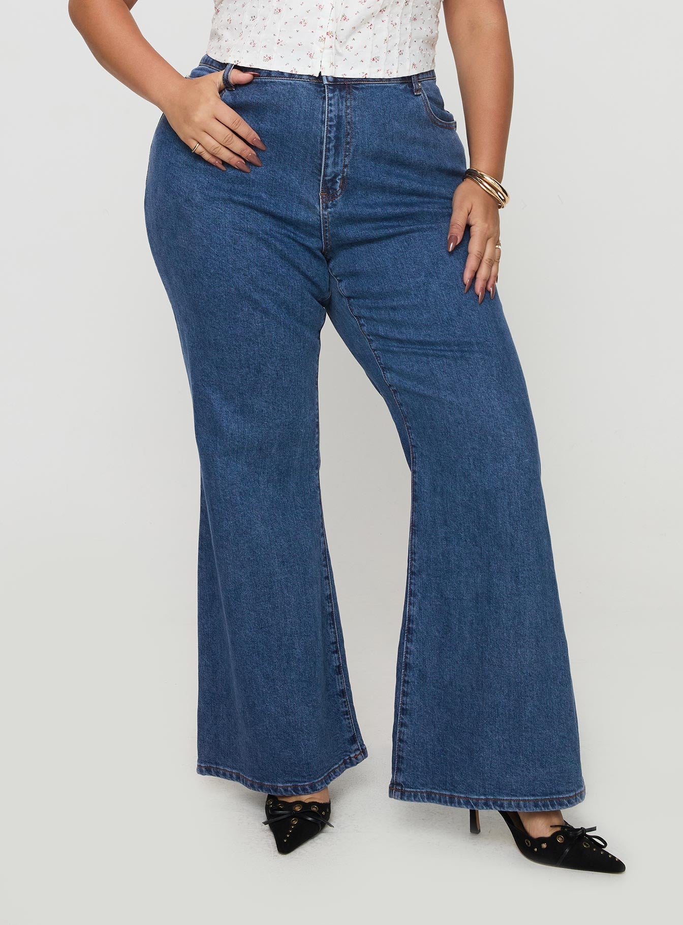 Lucille High Rise Flared Jeans Mid Wash Curve