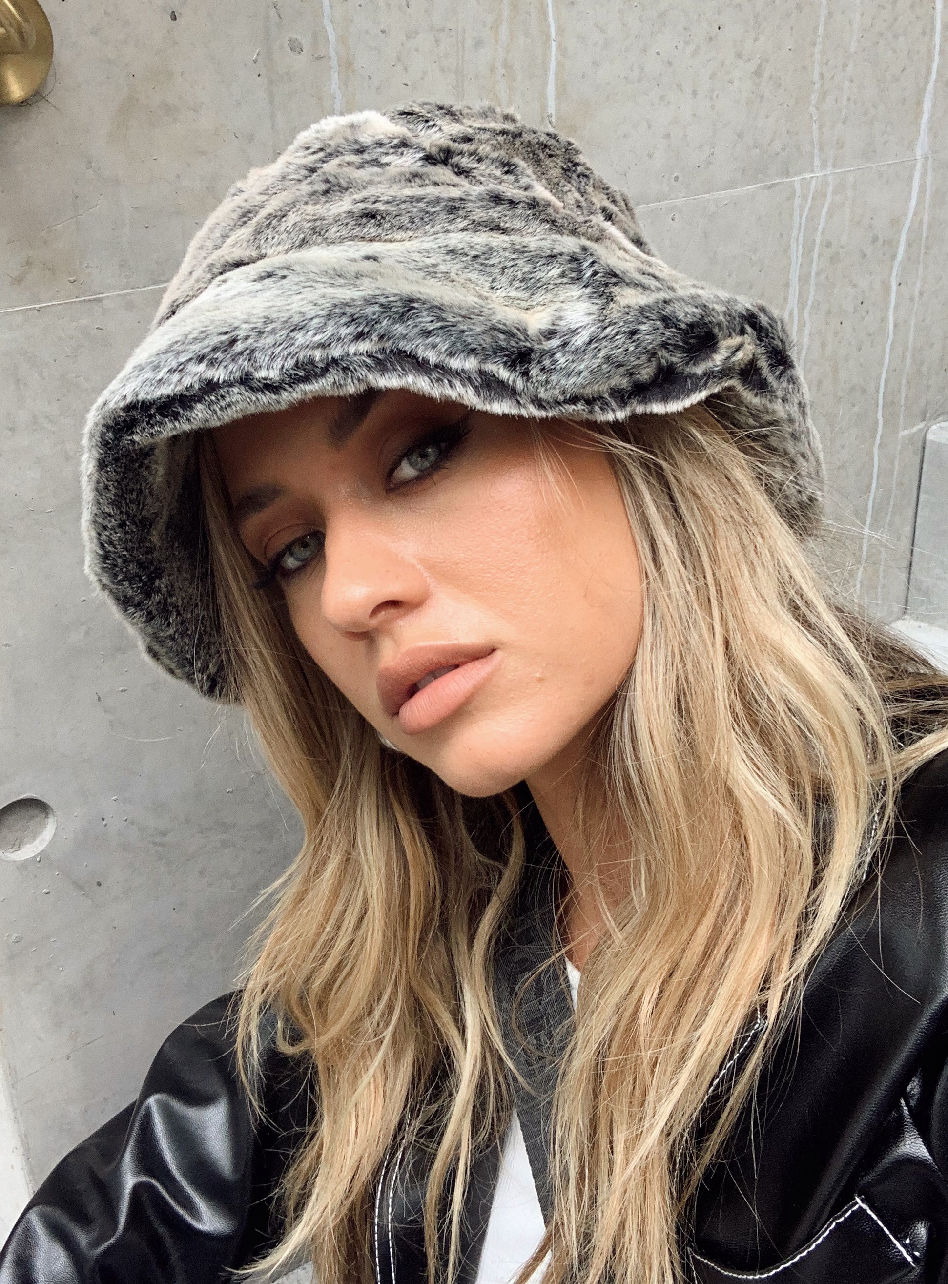 Delvey Fluffy Hat Grey