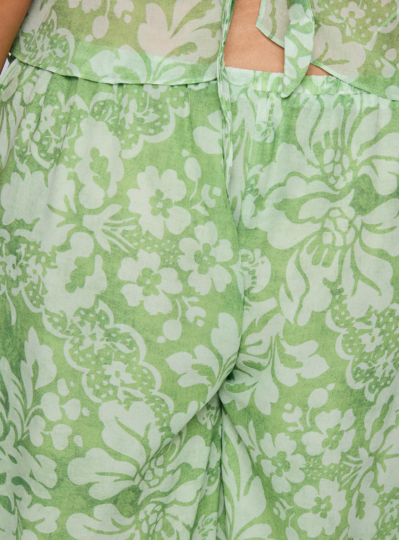 Finesse Pants Green Floral Curve