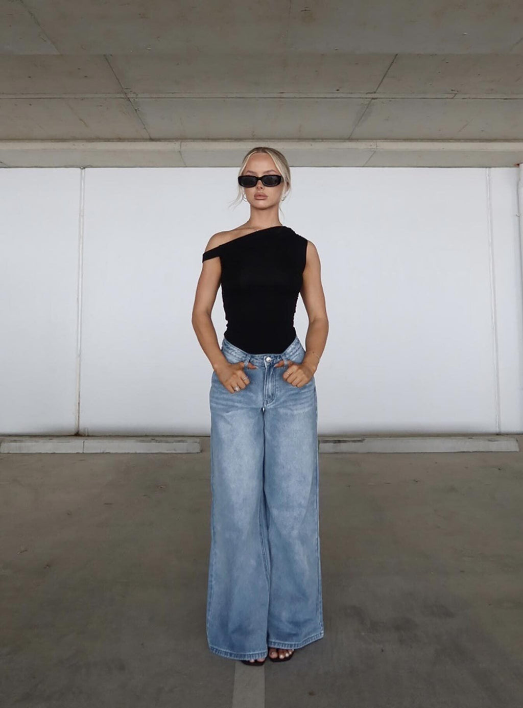 Naylor Mid Rise Wide Leg Jeans Light Blue Wash